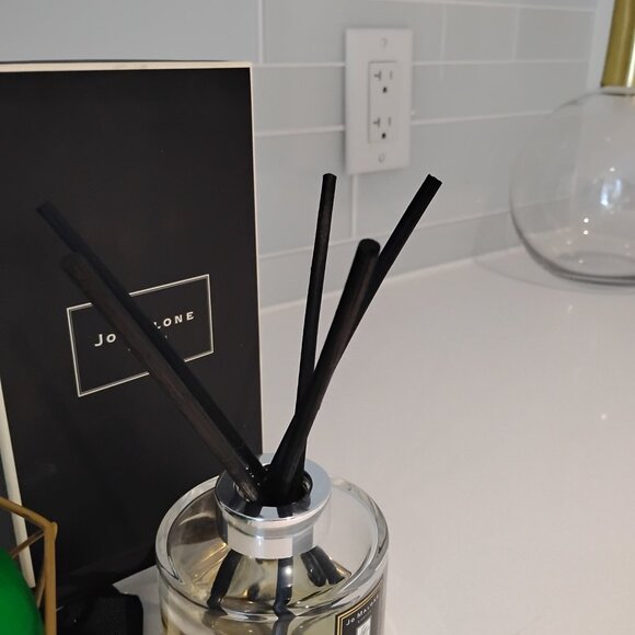 Jo Malone Wild Bluebell Diffuser - Picture 2 of 4